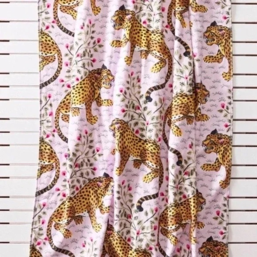 NWT Printfresh Bagheera Pink Beach Towel - Picture 3 of 3